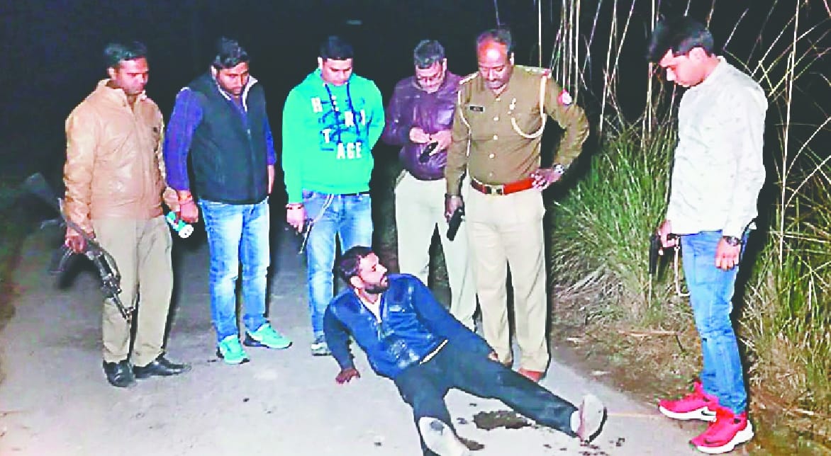 Three crooks injured, one absconding in encounter