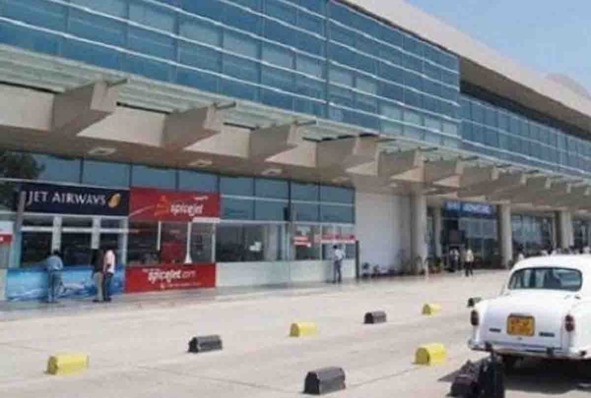 up stf caught foreign currency from airport