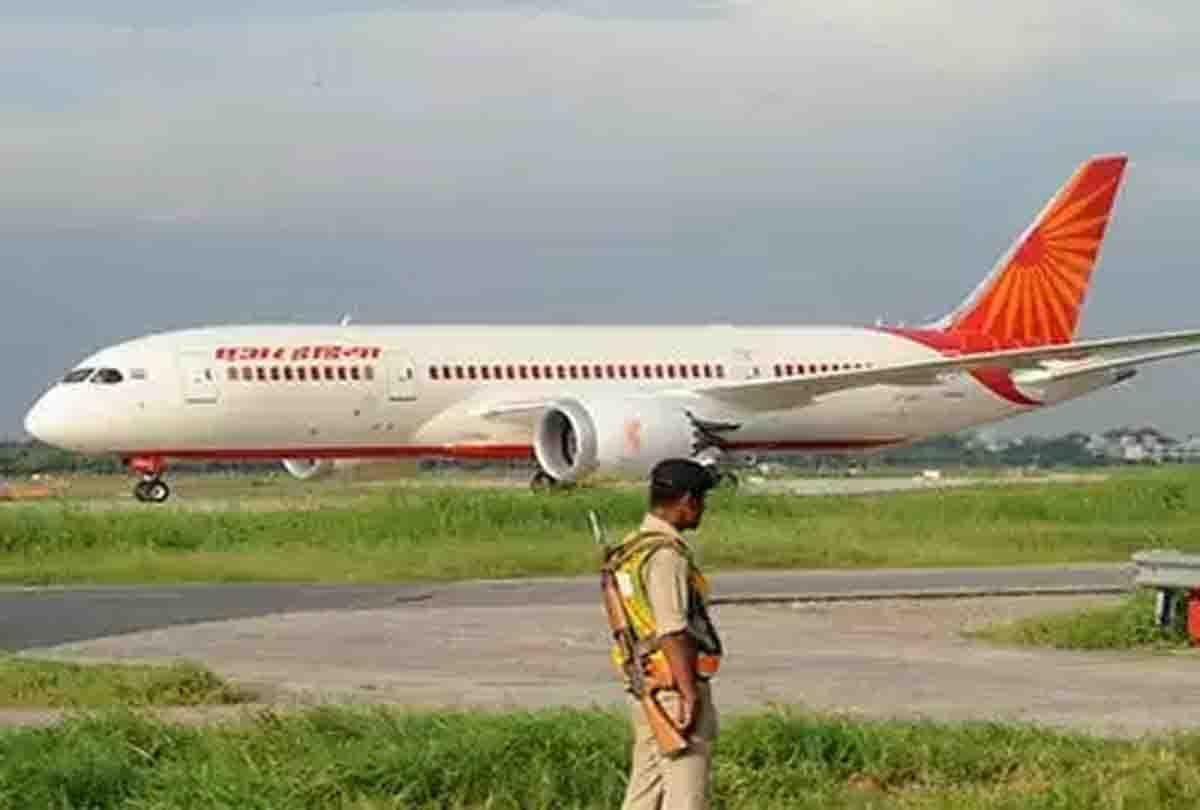 up stf caught foreign currency from airport