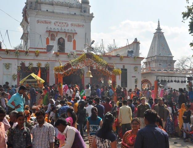 Gungja Har-Har Mahadev in the pagoda