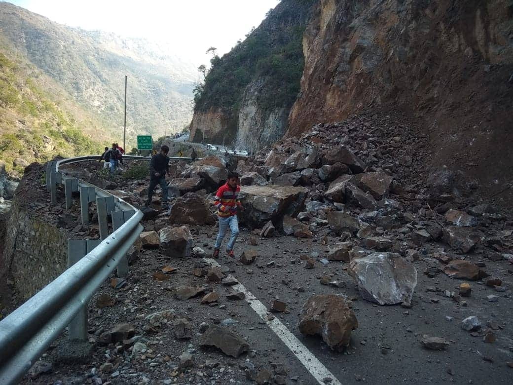 mountain broken on the Bhowali-Almora National Highway uttarakhand