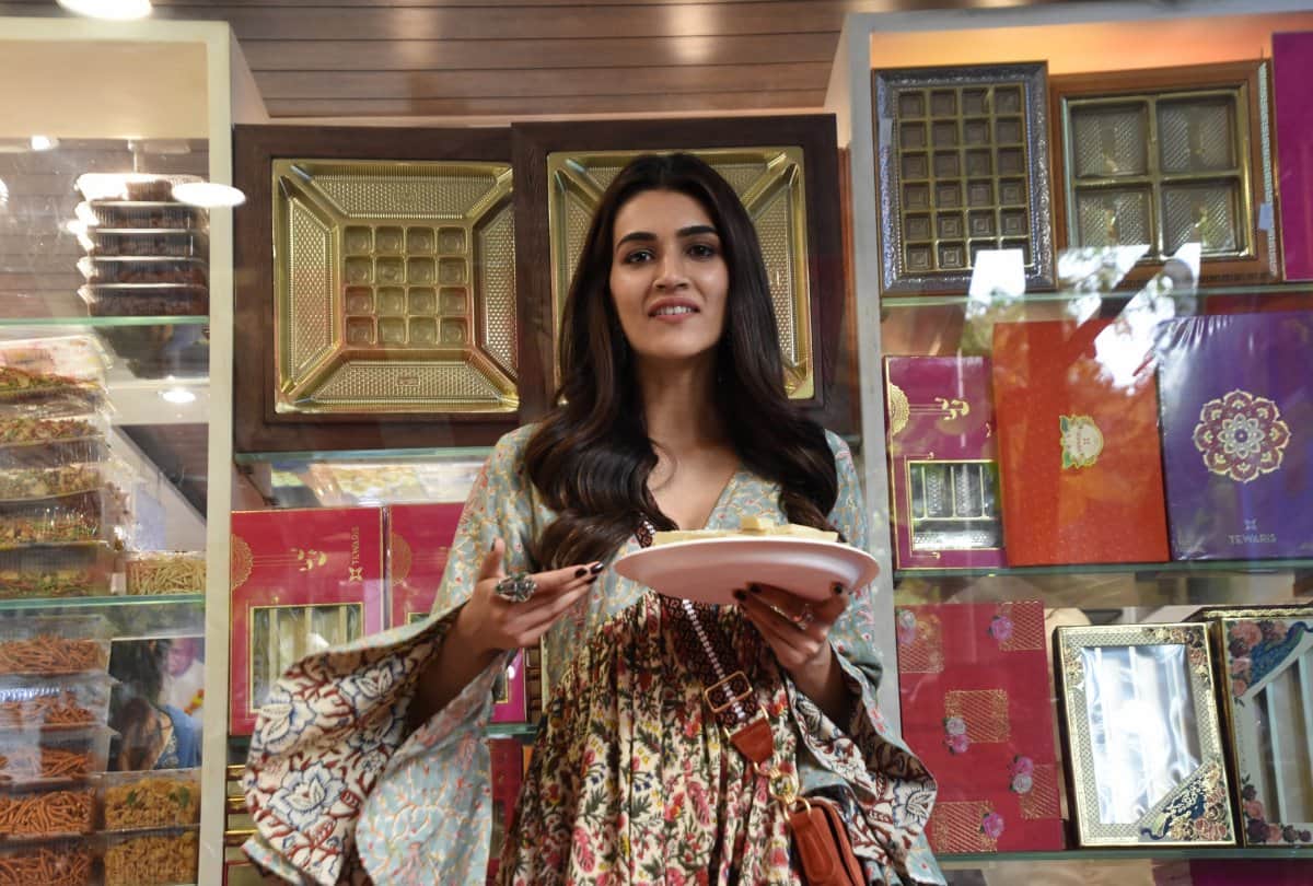 Kriti Sanon attend a sweet street after Success of luka chuppi