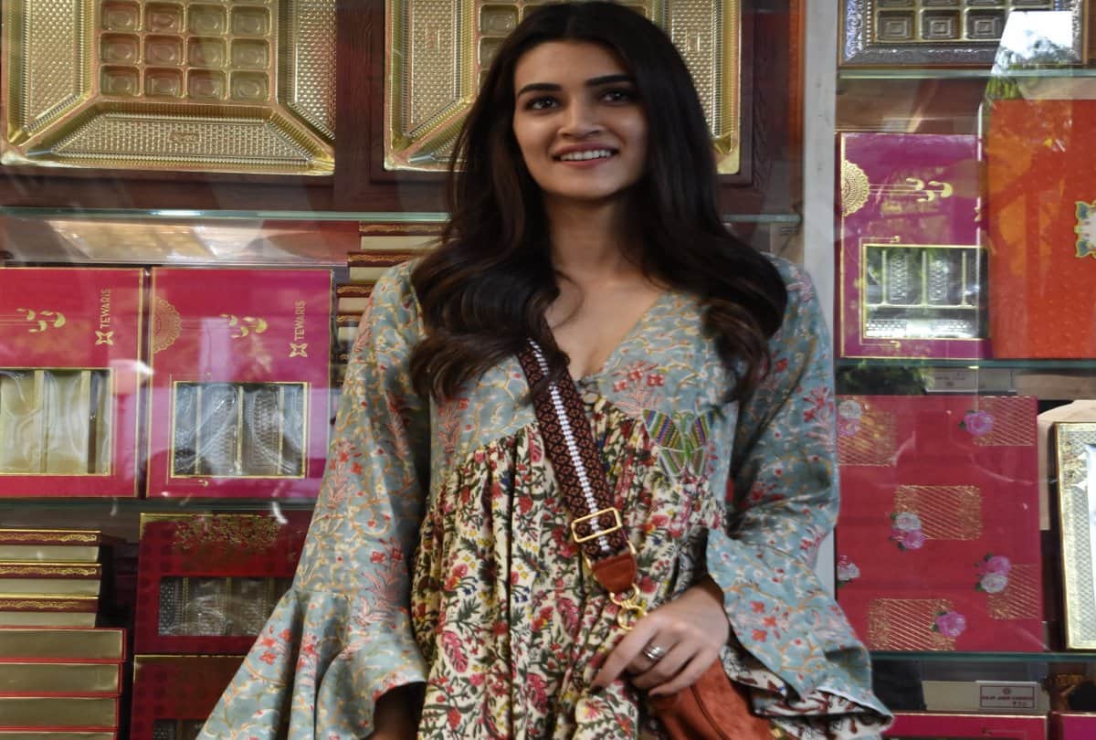 Mumbai Rain Kriti Sanon flight schedule at Ahmedabad Airport due to heavy Rain