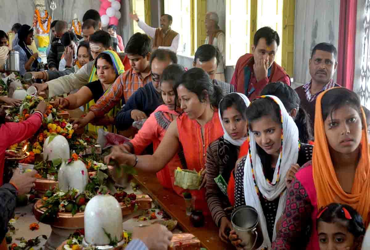 Prayagraj: Parthiv Shivaling, built on the sand by the sand, worshiped on the sand