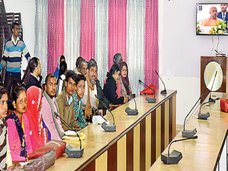 Certificates of Monetary Plan given to 300 workers