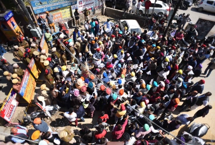 Aam Adami Party Workers Protest Against Cabinet Minister Bharat Bhushan Aashu in Ludhiana