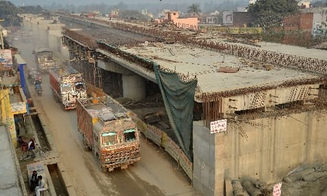 लाल फाटक ओवरब्रिज- कितने नप गए मगर सर्विस लेन पर ‘नवाबी’ नहीं गई