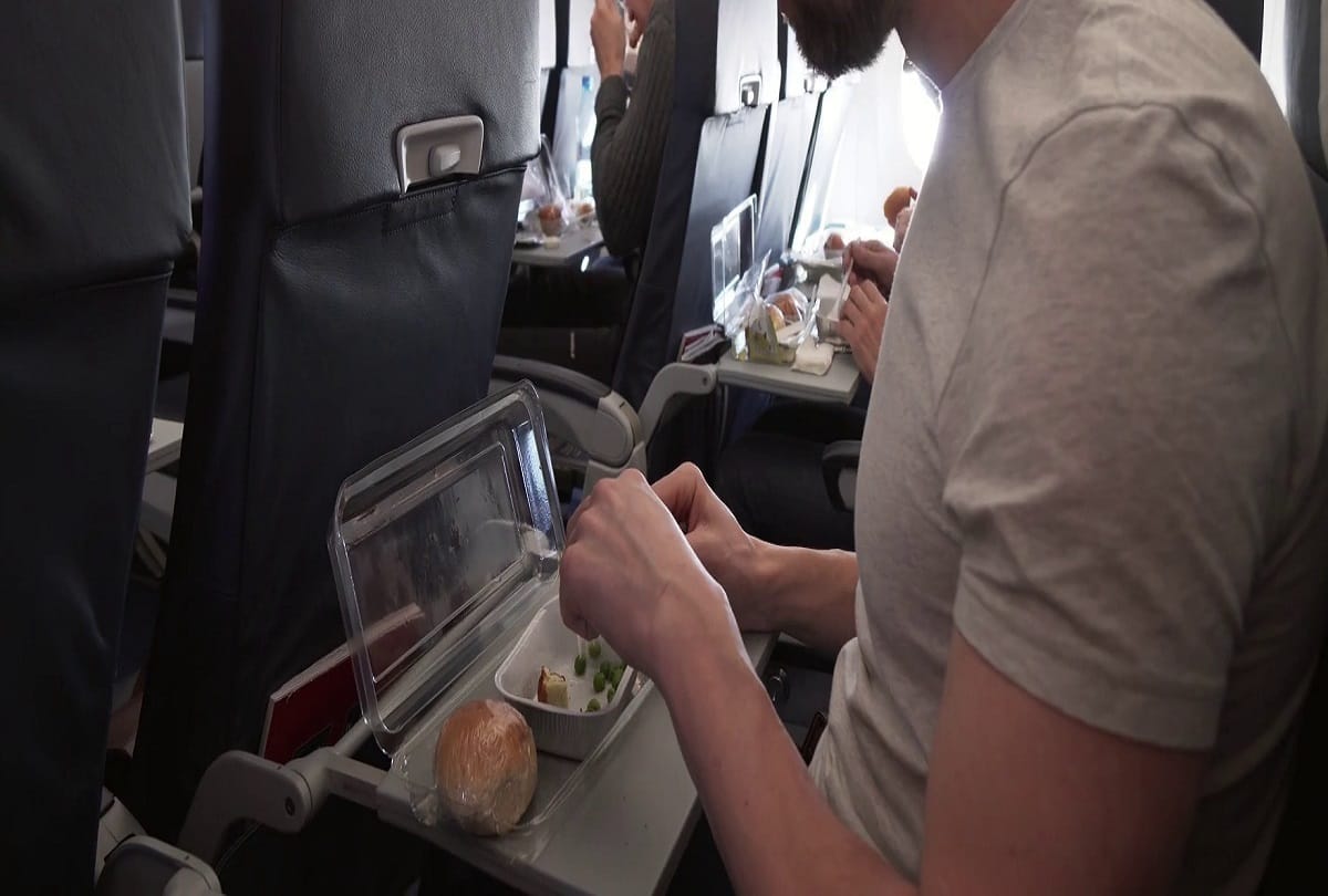 Flight Passenger Finds Human Tooth In Rice Meal Ordered On A Singapore Airline Flight 