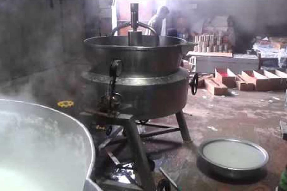 Nine quintals of fake khoya recovered by food security demaprtment team in kanpur