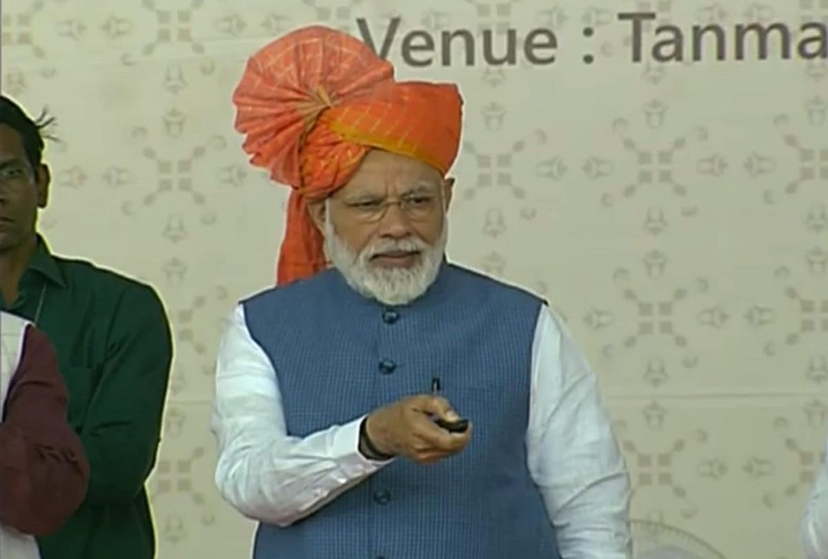 Lok sabha election 2019: PM Modi launch shramyogi mandhan yojana in Gujrat, attacks on opposition