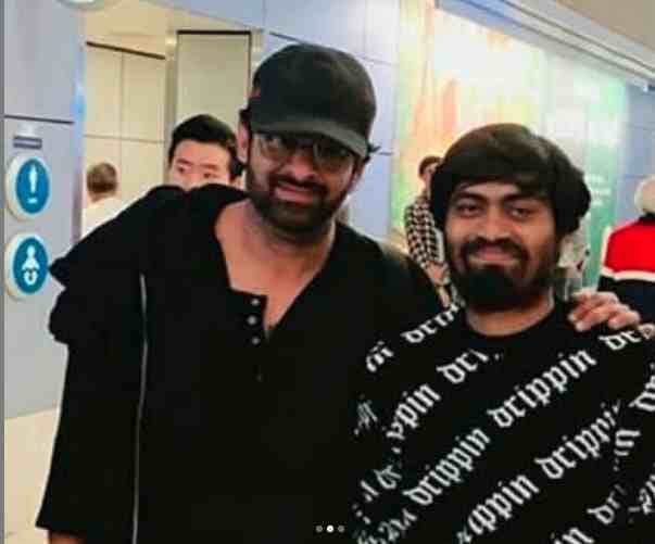 baahubali fame prabhas expression after a crazy fan softly slaps him video viral