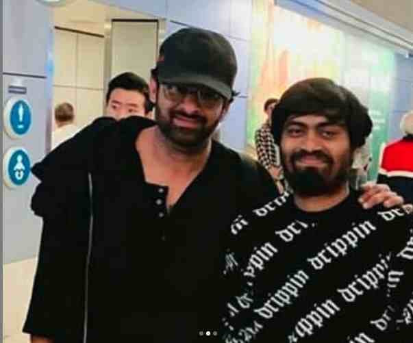 baahubali fame prabhas expression after a crazy fan softly slaps him video viral