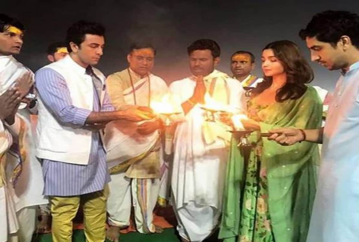 ayan mukherjee reached to banaras for shoot new scenes of brahmastra after karan johar direction