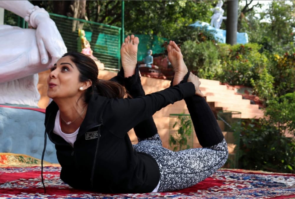 Actress shilpa shetty teach yoga to 70 countries Yog seekers in rishikesh 