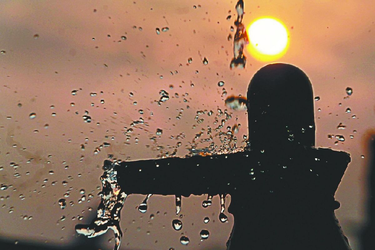 सावन के महीने में करें ये आरती