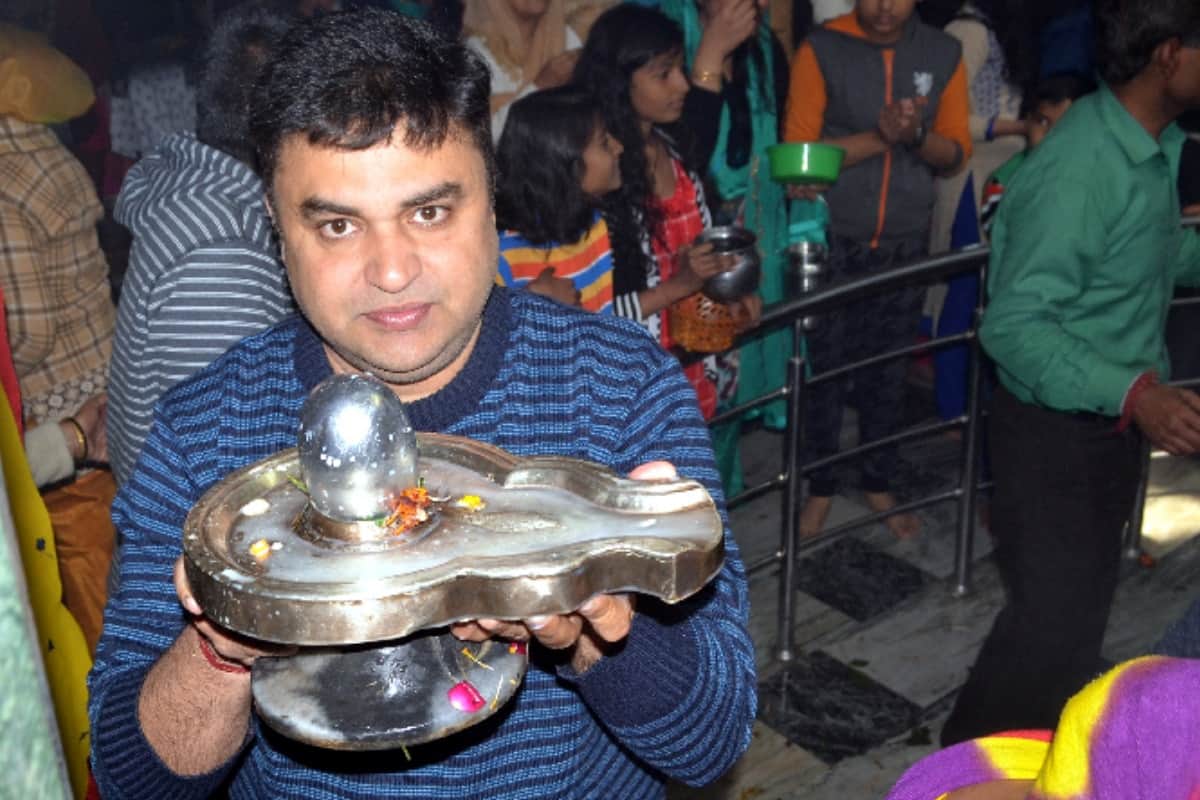 people make jalabhishek of shiv shankar in Meerut on Mahashivratri