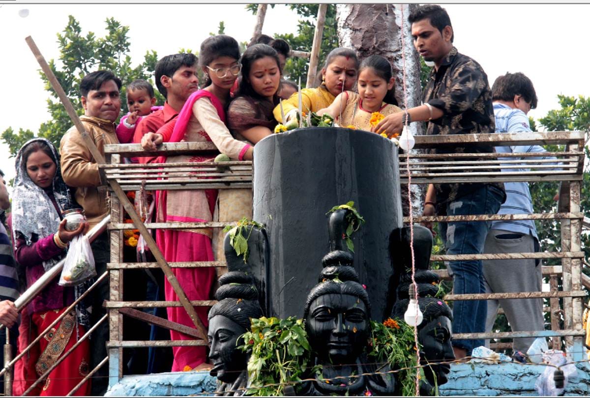 Devotees worship at Shiv temples on occasion of Shivratri 2019 in Delhi