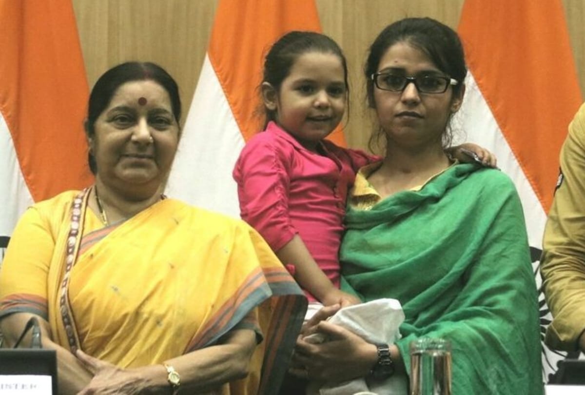 Daughter of india which was rescued from Pakistan makes fresh start by opening parlour