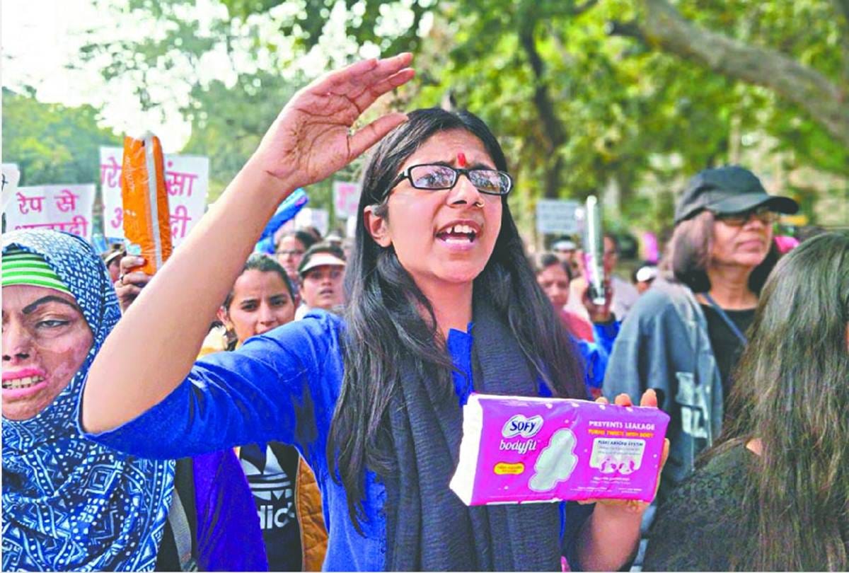 Delhi Women Commission has issued notice to sanitary pad companies not giving GST benefits