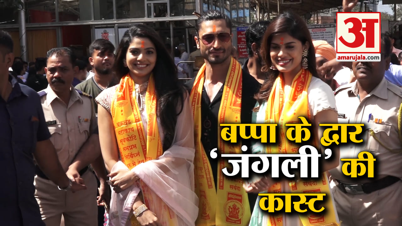 मुबंई के सिद्धिविनायक पहुंचे विद्युत जामवाल
