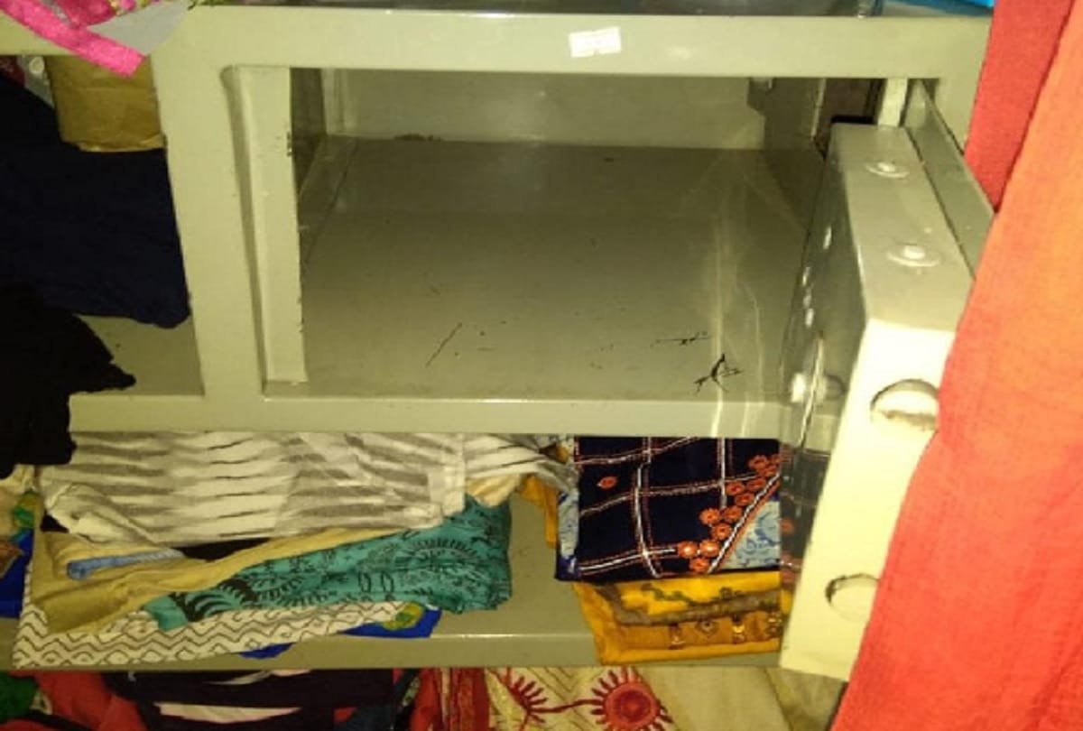 theft in engineer's home police accused