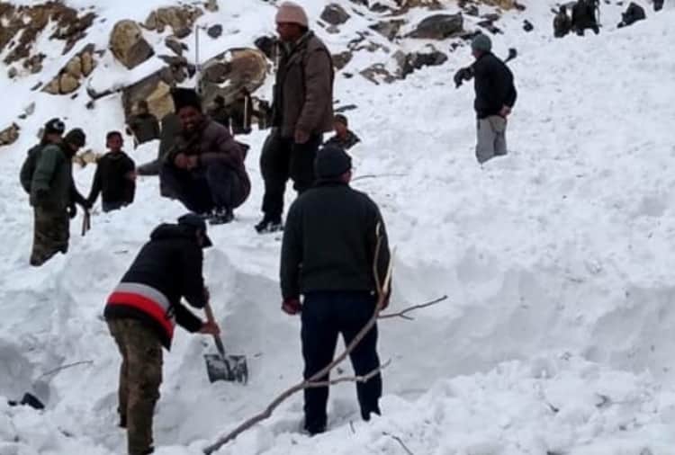 Indian Army Searching Soldiers Under Snow in Kannaur of Himachal Pradesh, Avalanche