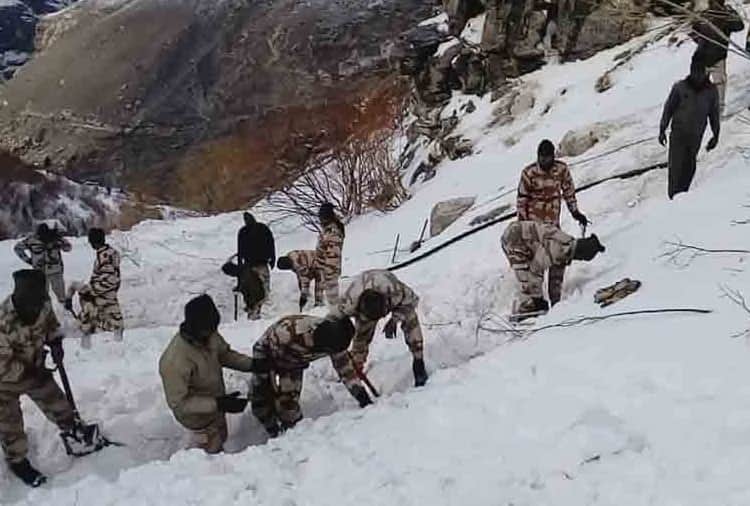 Indian Army Searching Soldiers Under Snow in Kannaur of Himachal Pradesh, Avalanche