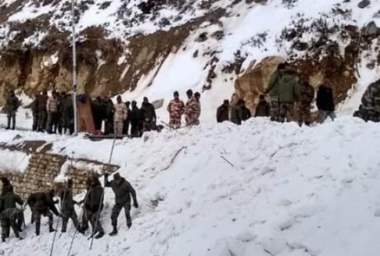 Indian Army Searching Soldiers Under Snow in Kannaur of Himachal Pradesh, Avalanche