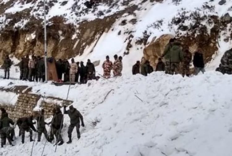 Indian Army Searching Soldiers Under Snow in Kannaur of Himachal Pradesh, Avalanche