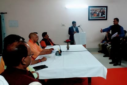 Yogi adityanath come before Narendra modi in varanasi