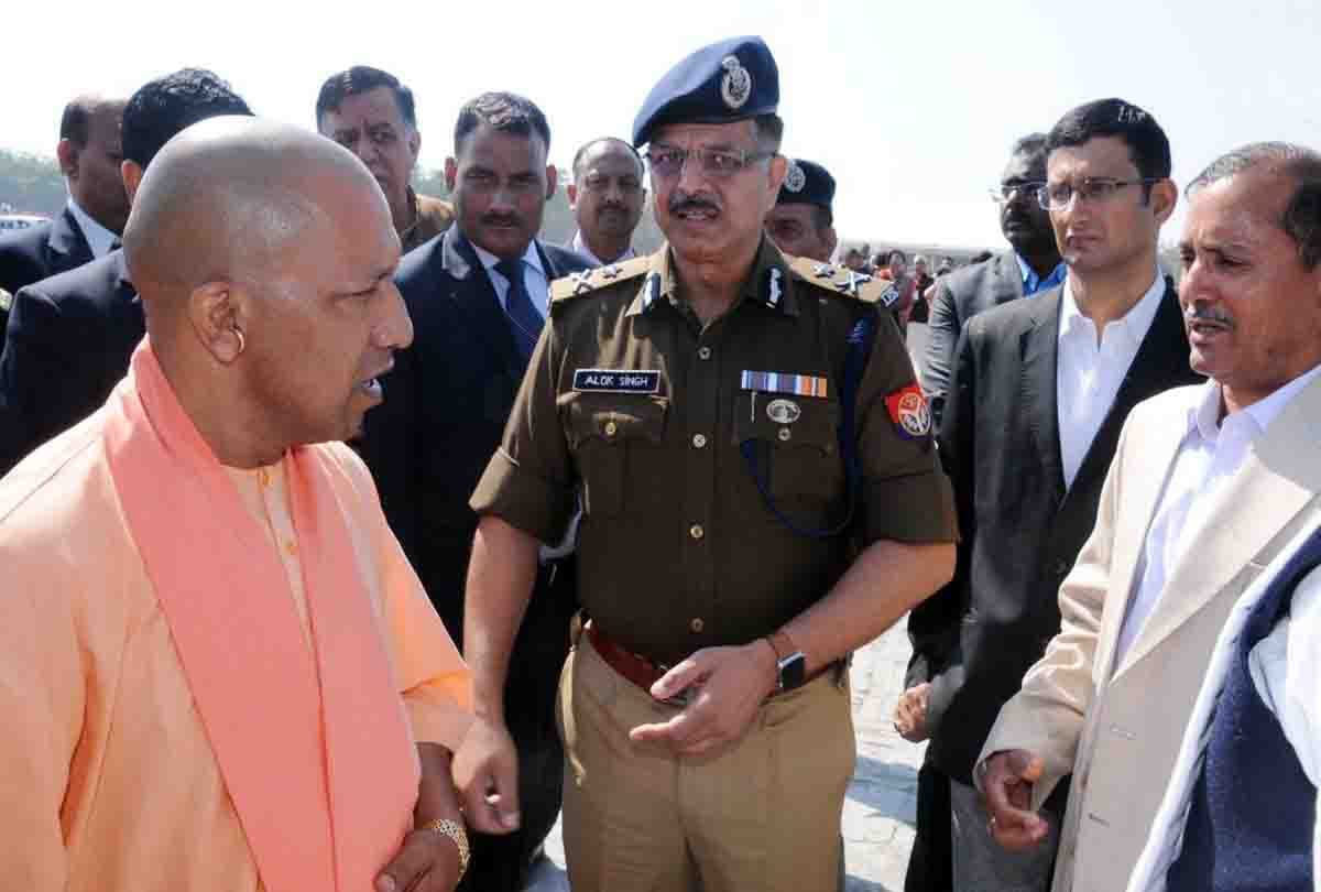 cm yogi adityanath angry on officers