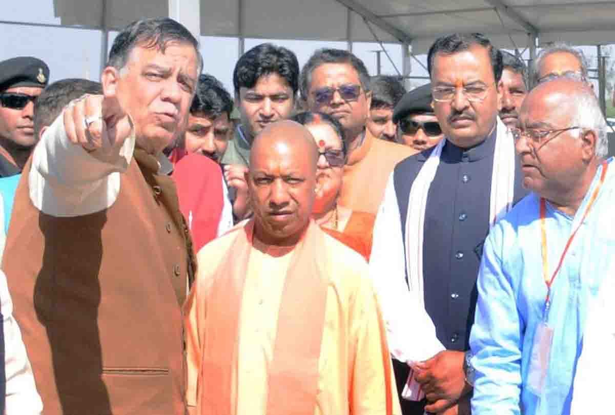 cm yogi adityanath angry on officers