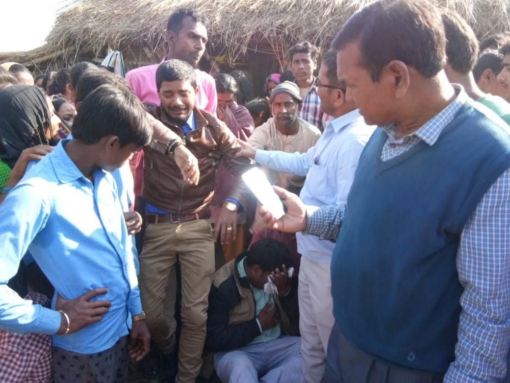 a youth of kushinagar shot dead in bihar for loot