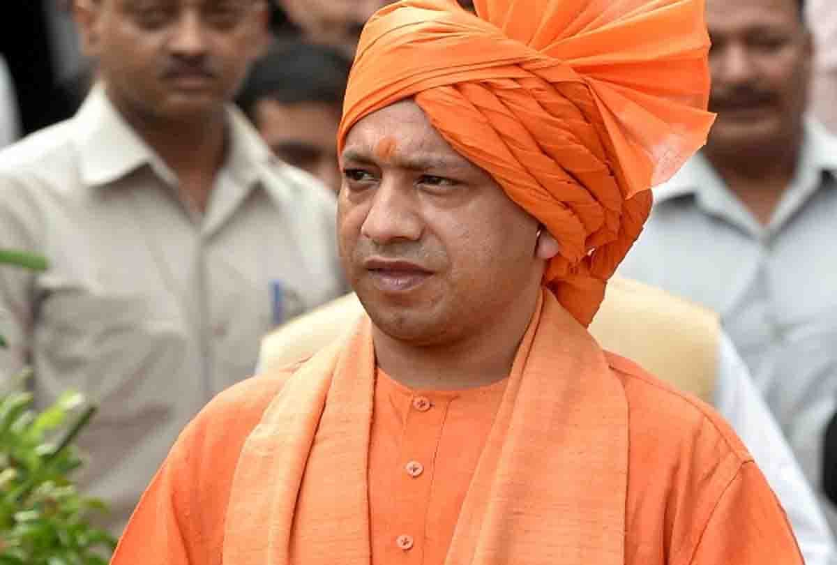up cm yogi adityanath take a look of pm modi rally ground