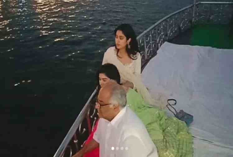 janhvi kapoor celebrate her birthday with boney kapoor and khushi kapoor