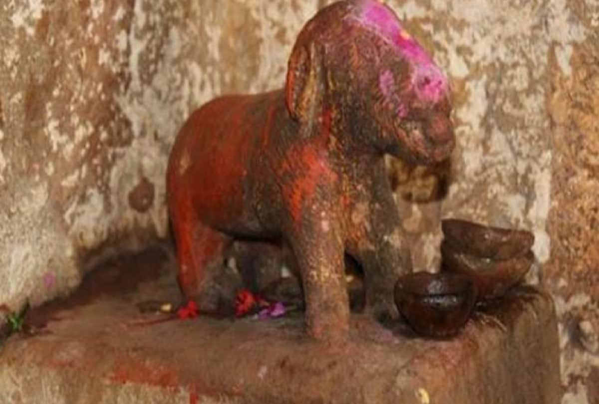 chhattisgarh kukurdev temple famous for dog worship