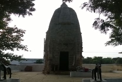 chhattisgarh kukurdev temple famous for dog worship