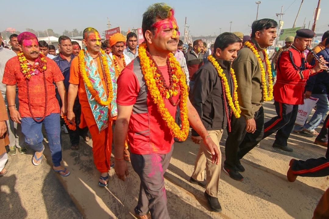 Prayagraj: The officers performed the 'Shahi snan'