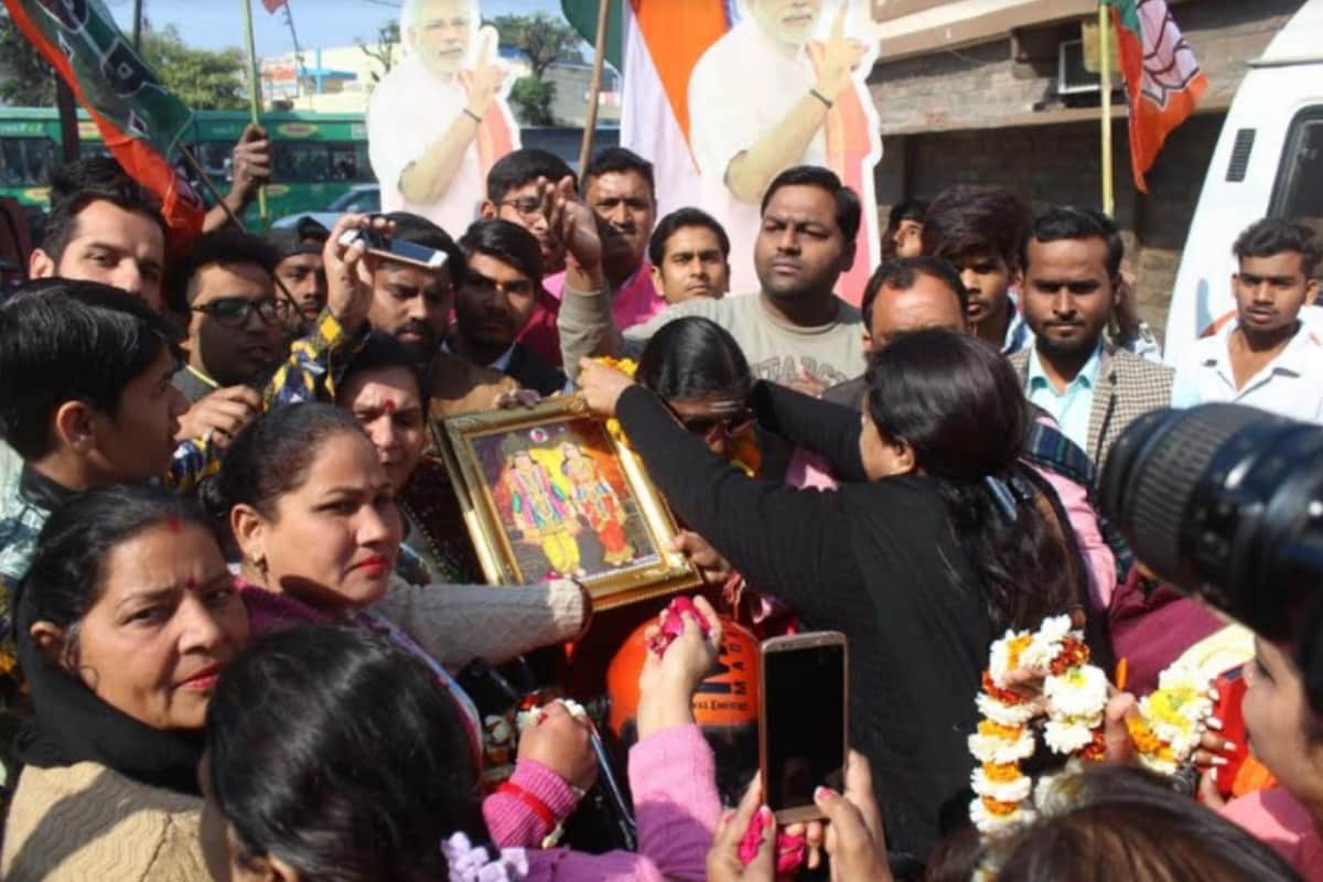 Rajlakshmi Manda reachs Meerut from Chennai for promotion of Narendra Modi by all india Bullet relly