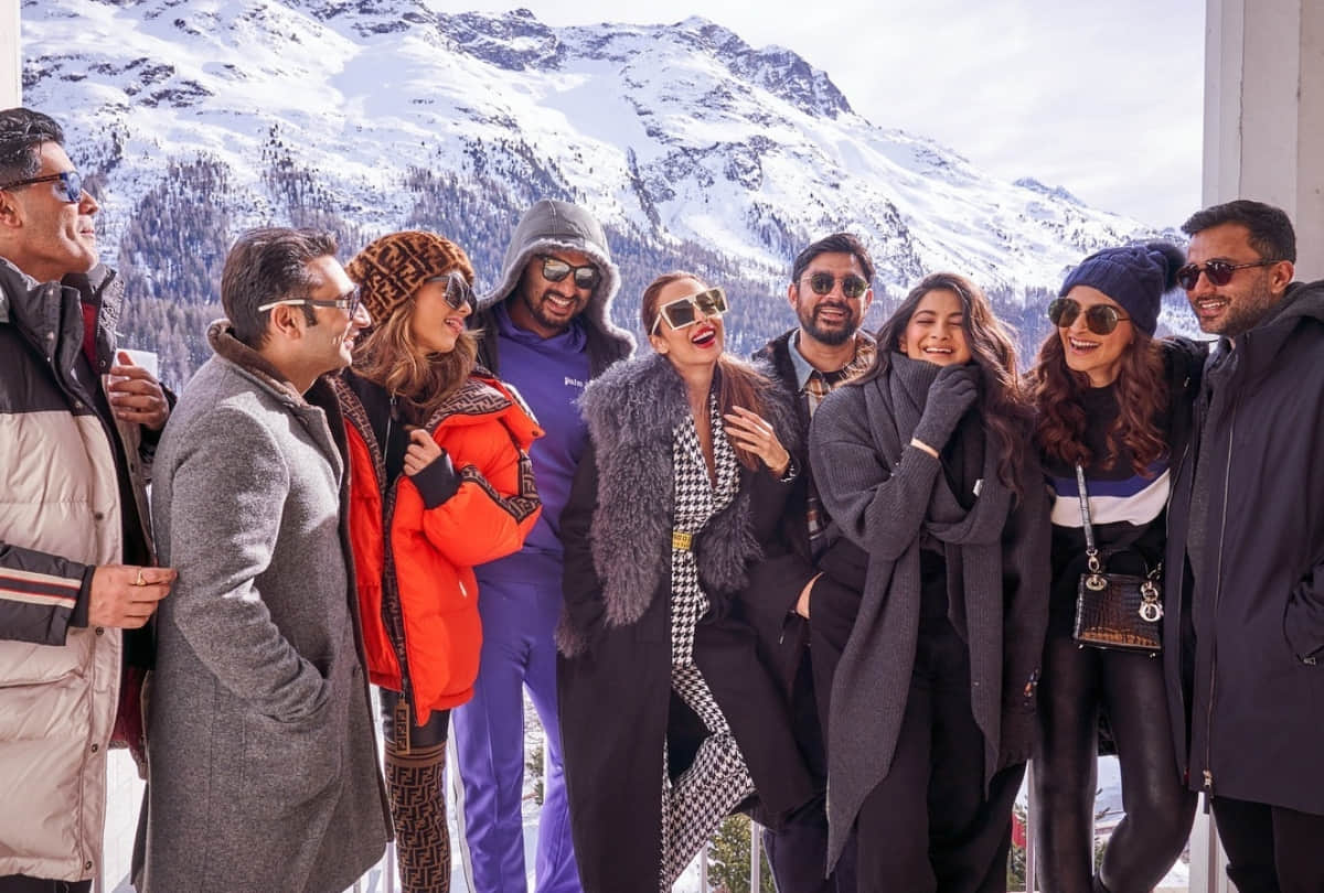 Sonam Kapoor poses with brother Arjun Kapoor and Malaika Arora