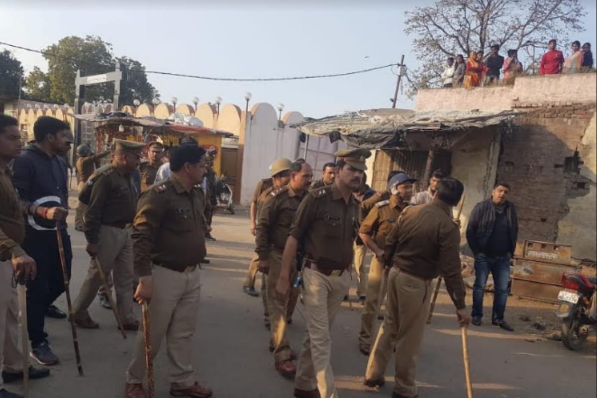 villagers attacked on Police party in saharanpur to relieve Smak smuggler