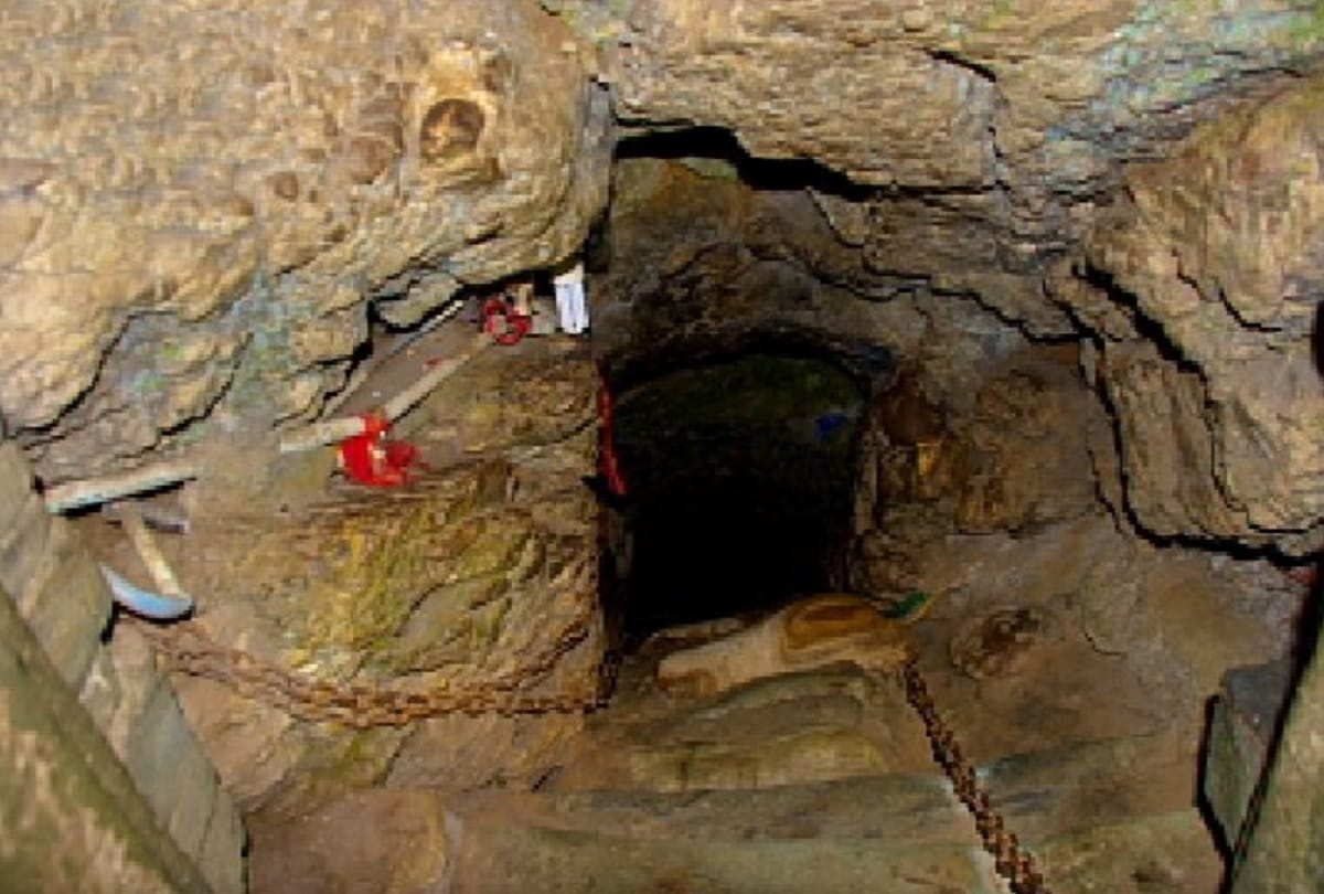 Lord Ganesha severed head is still present in Patal Bhuvaneshwar Cave