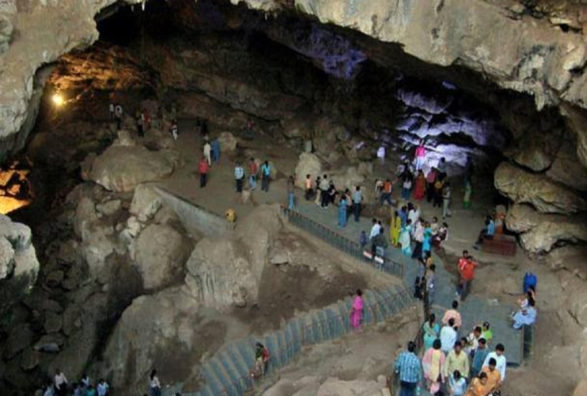 Lord Ganesha severed head is still present in Patal Bhuvaneshwar Cave