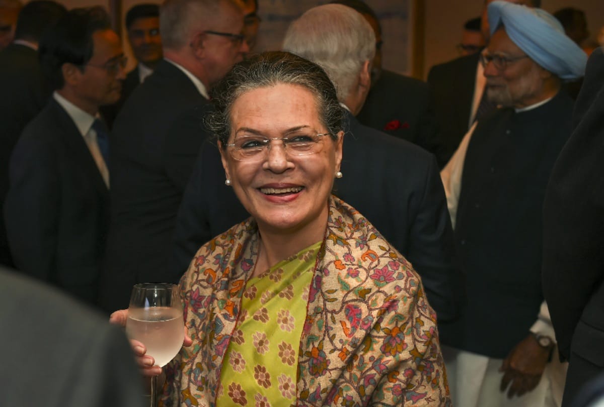 Rahul Sonia Gandhi greets Ambassadors High Commissioners of G-20  neighboring countries in Delhi