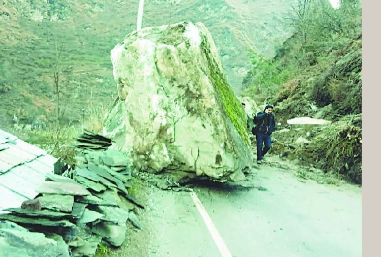 दस घंटों तक बंद रहा भुंतर-मणिकर्ण मार्ग