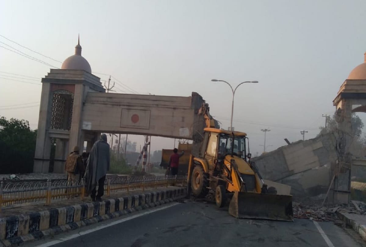 destroys urdu gate by Administration in rampur