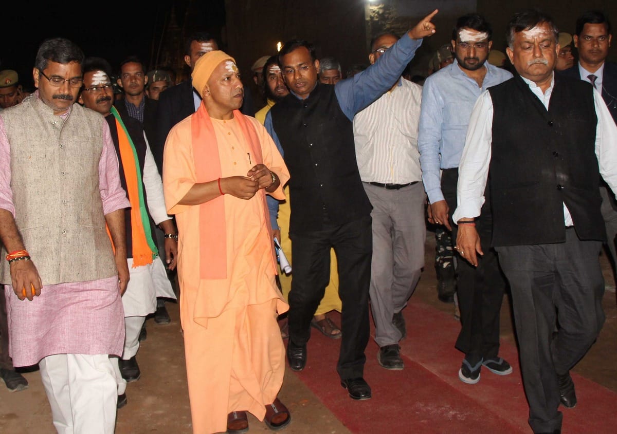 Yogi adityanath meeting for narendra modi welcome in varanasi