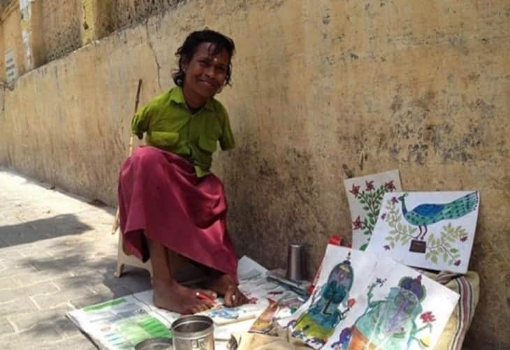 Women's day 2019 this lady Makes painting without hand Struggle story