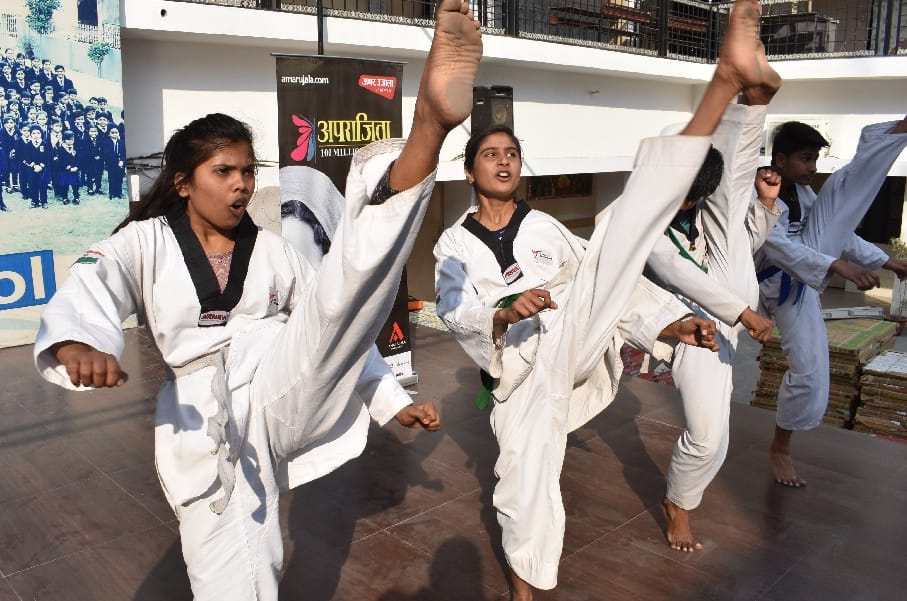 अब छात्राएं नहीं, शोहदे डरेंगे