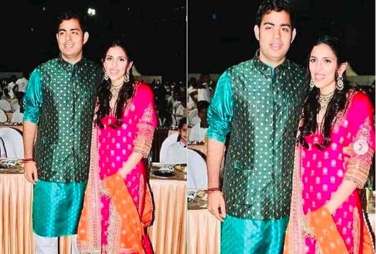 akash ambani and shloka video from anna seva ambani family serve food to 2000 people